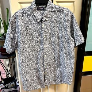 XL Button Down Top Excellent